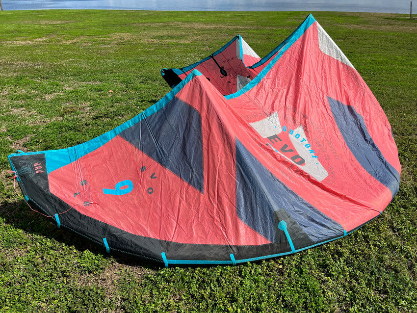 USED 2022 Evo SLS 9m - Duotone Kiteboarding Kite