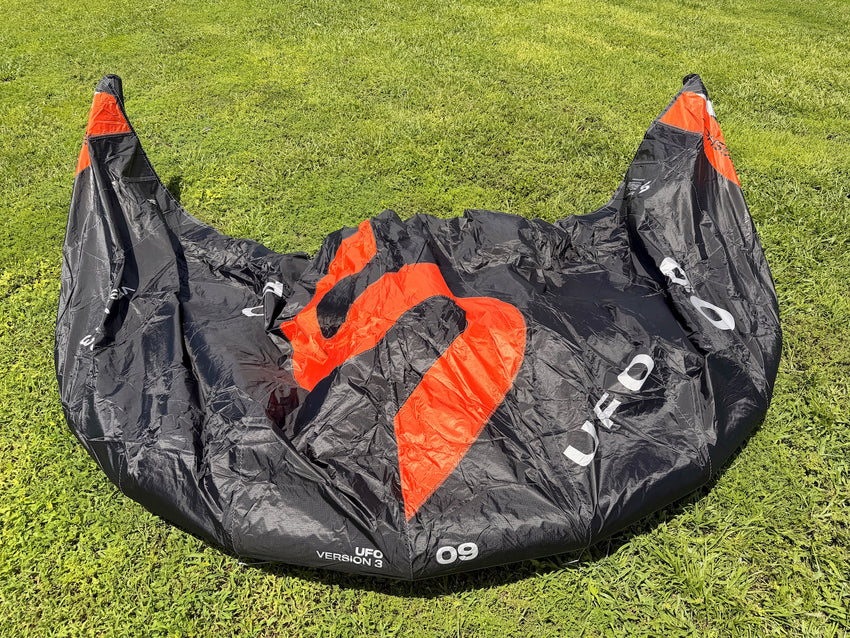 USED 2025 UFO V3 9m - Slingshot Kiteboarding Kite